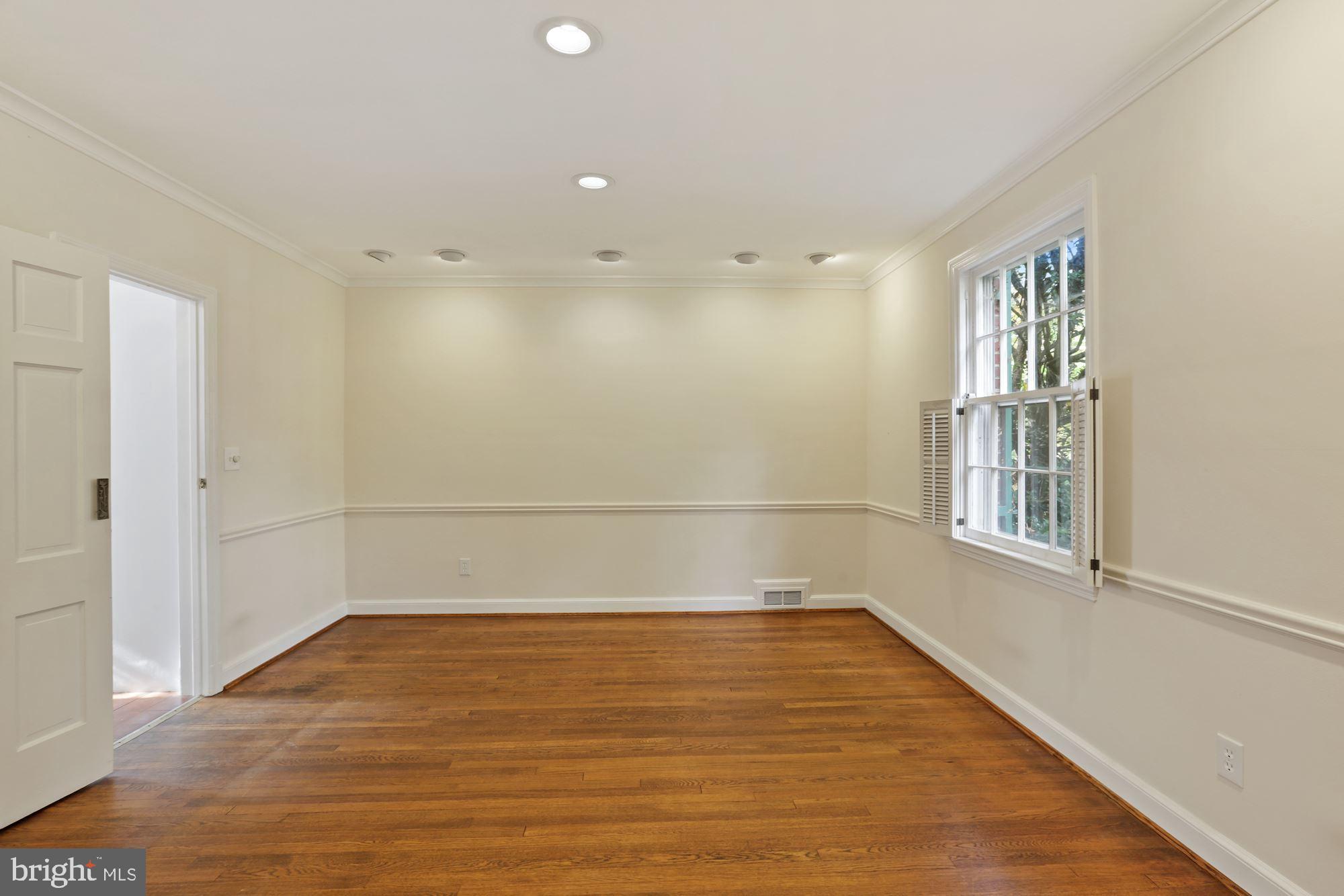 CHEVY CHASE VILLAGE - Residential