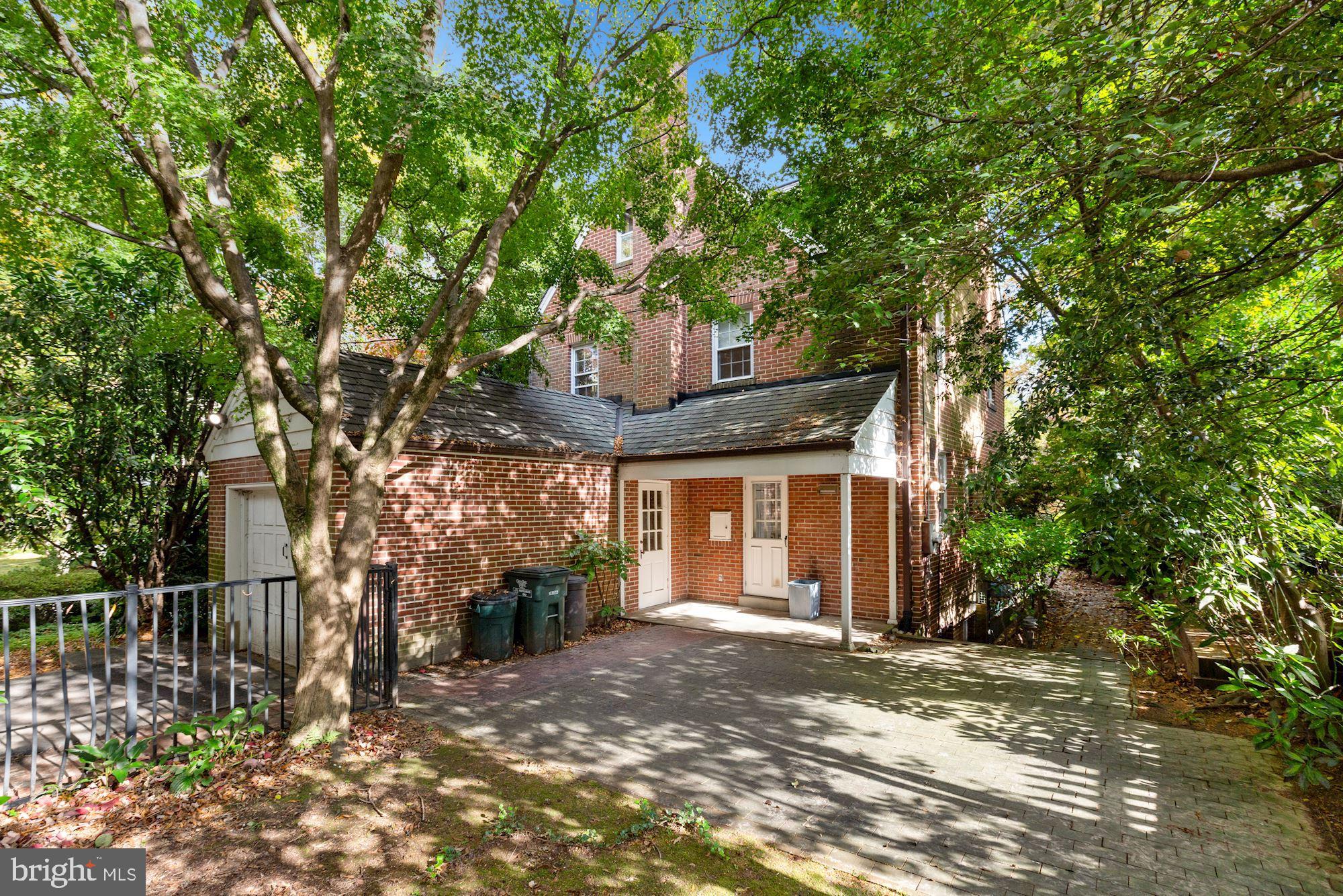 CHEVY CHASE VILLAGE - Residential