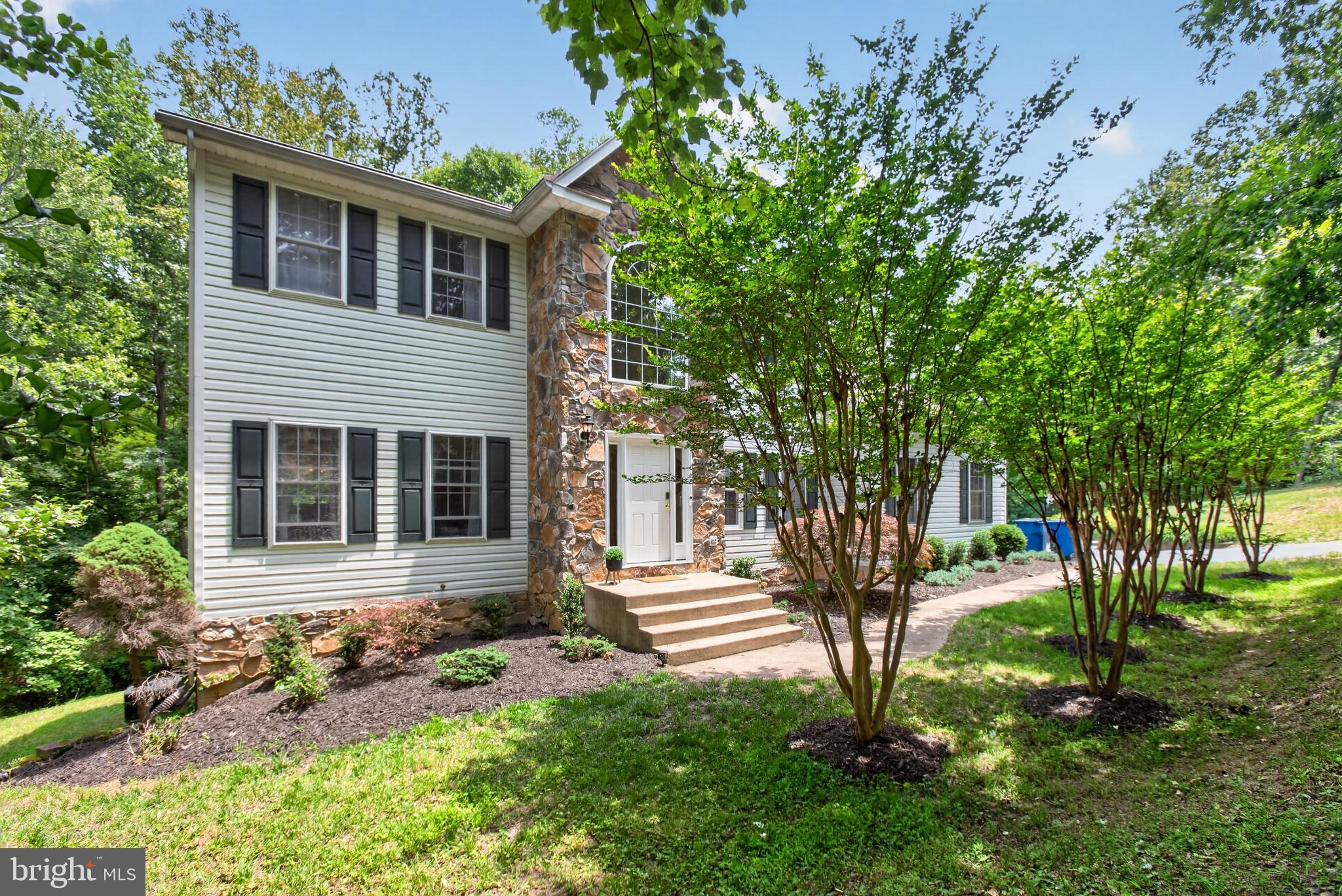 11 HOLLY BROOKE COURT
