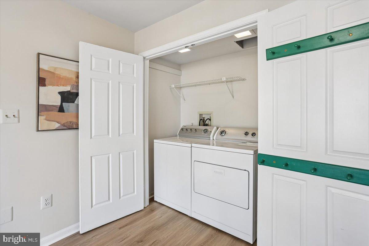 WILLIAMSBURG VILLAGE - Residential