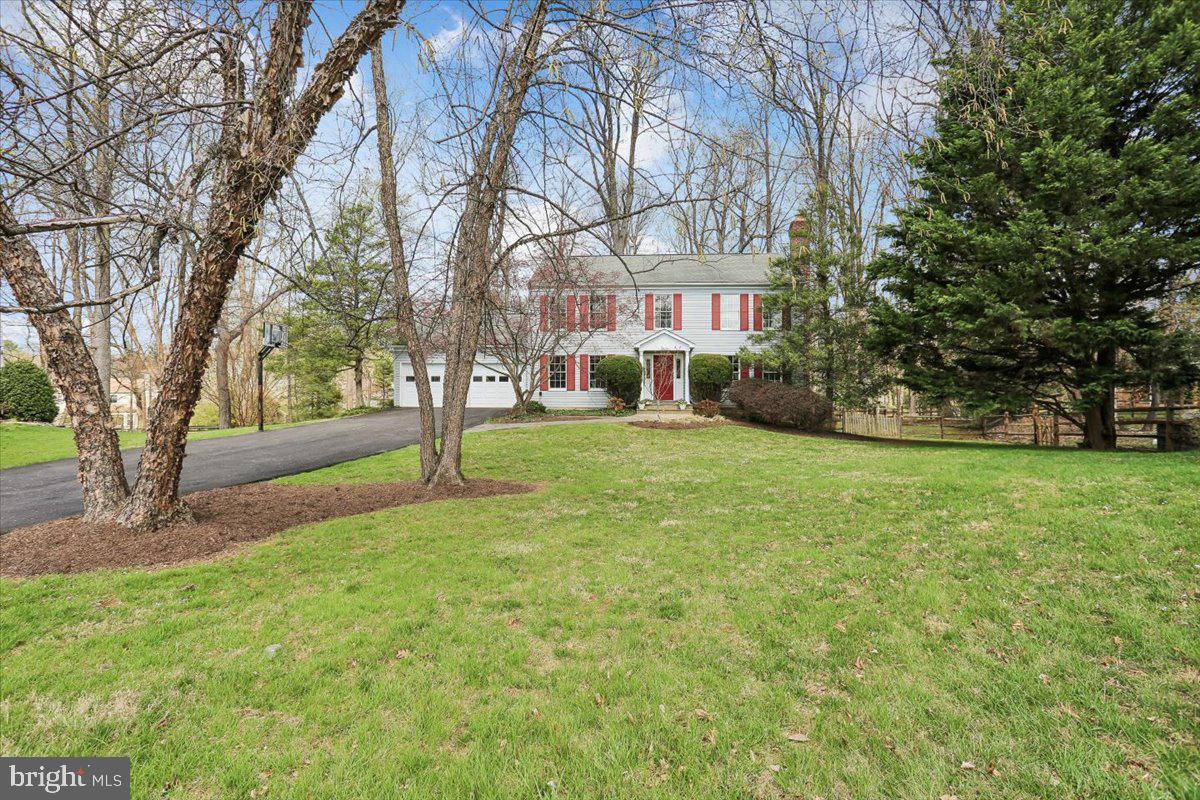 WILLIAMSBURG VILLAGE - Residential