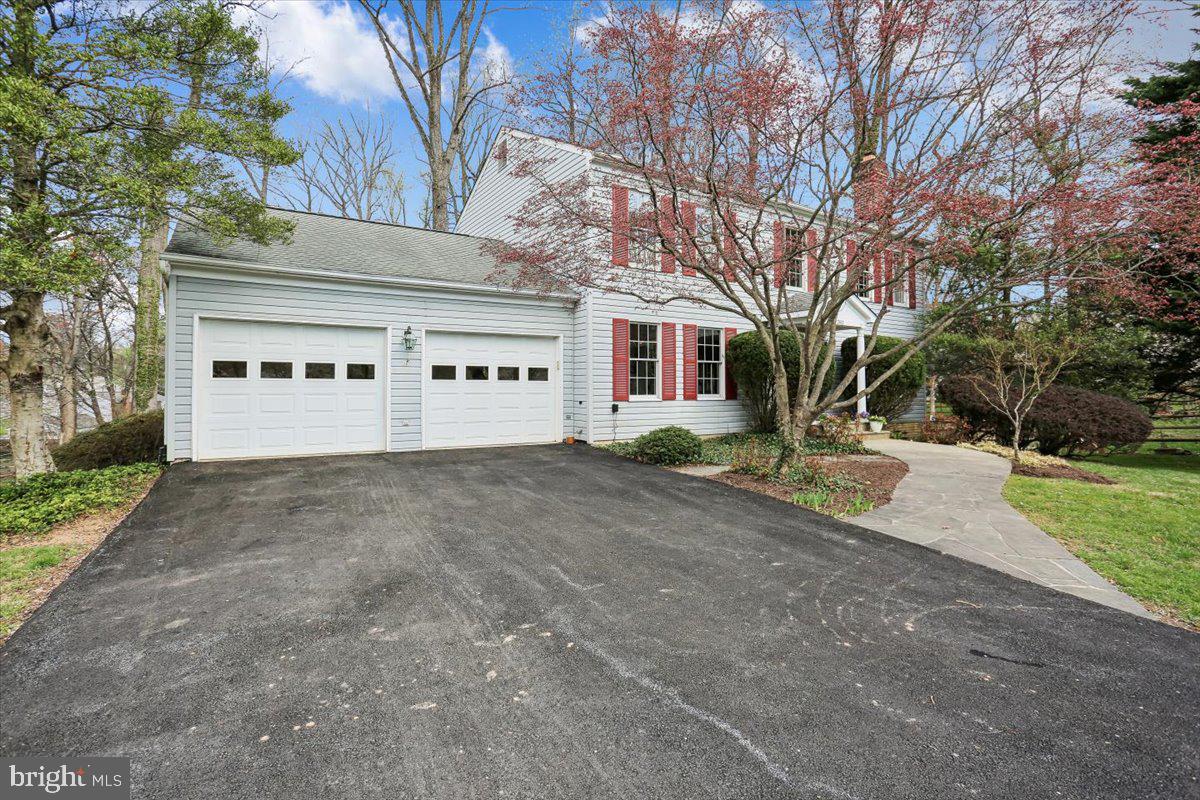 WILLIAMSBURG VILLAGE - Residential