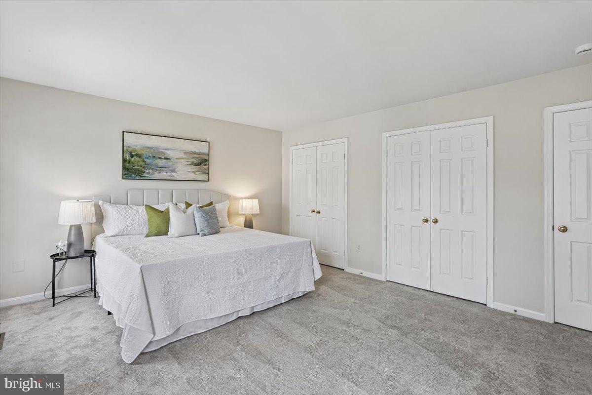 WILLIAMSBURG VILLAGE - Residential