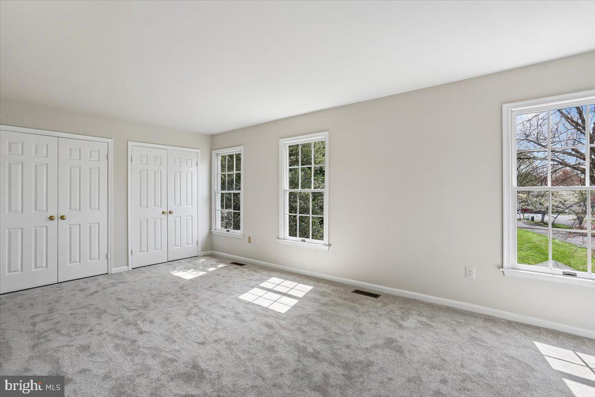 WILLIAMSBURG VILLAGE - Residential