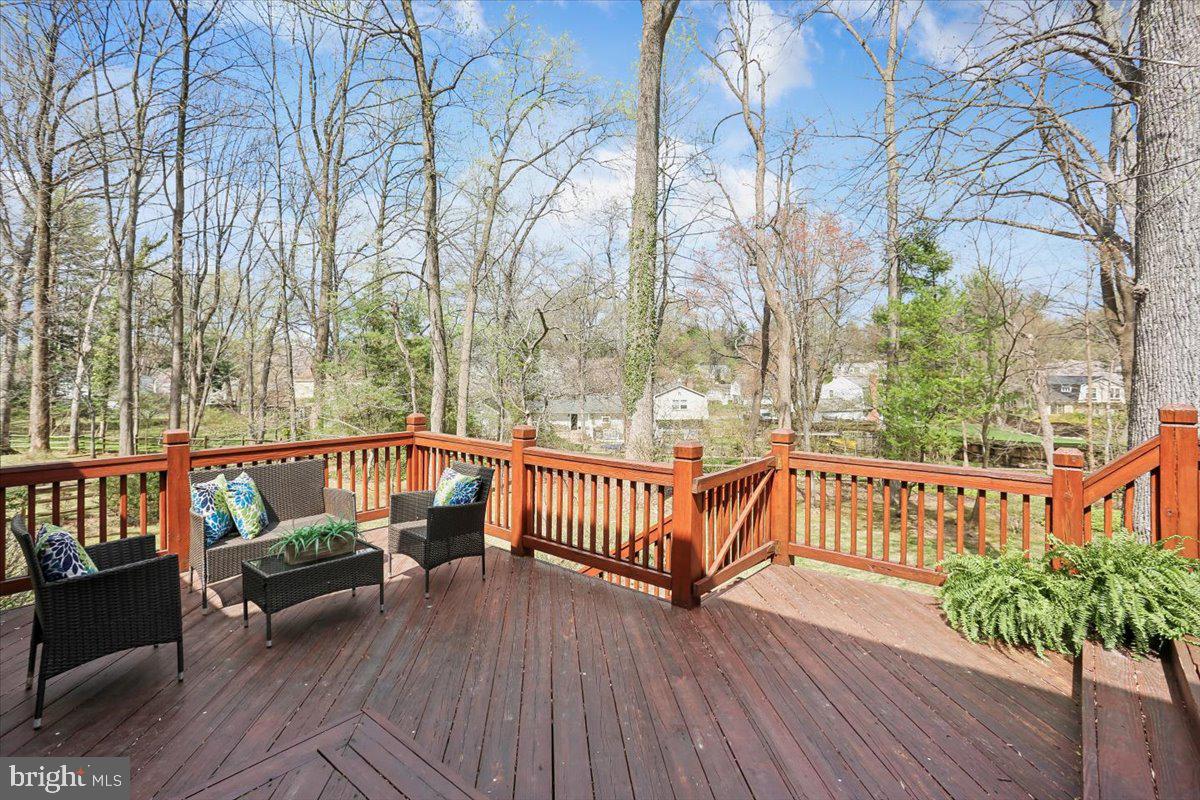 WILLIAMSBURG VILLAGE - Residential