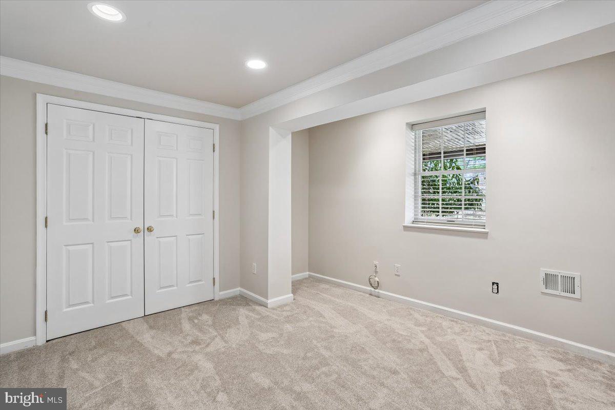 WILLIAMSBURG VILLAGE - Residential