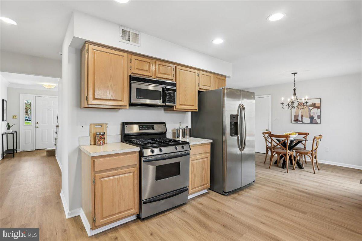 WILLIAMSBURG VILLAGE - Residential