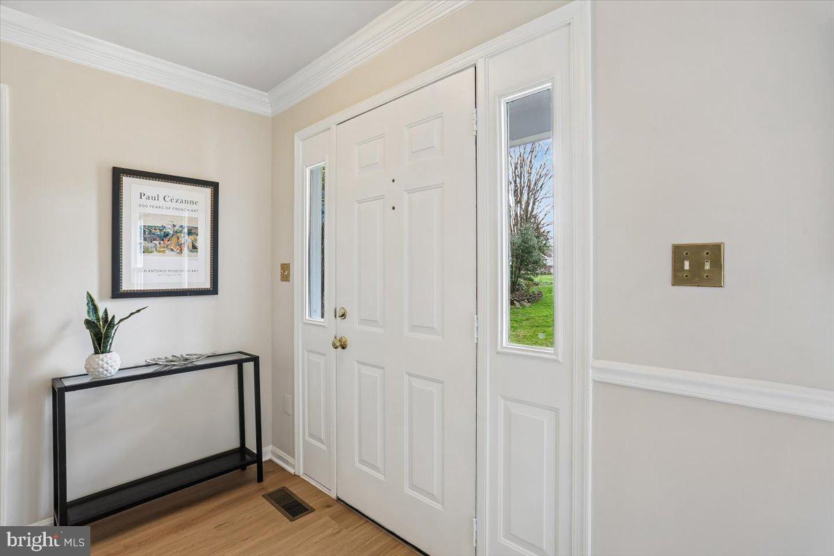 WILLIAMSBURG VILLAGE - Residential