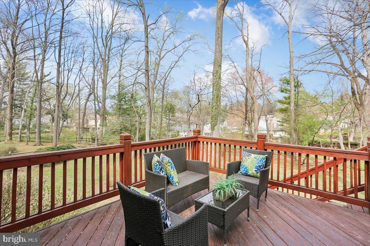 WILLIAMSBURG VILLAGE - Residential