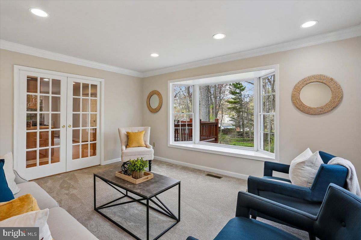 WILLIAMSBURG VILLAGE - Residential