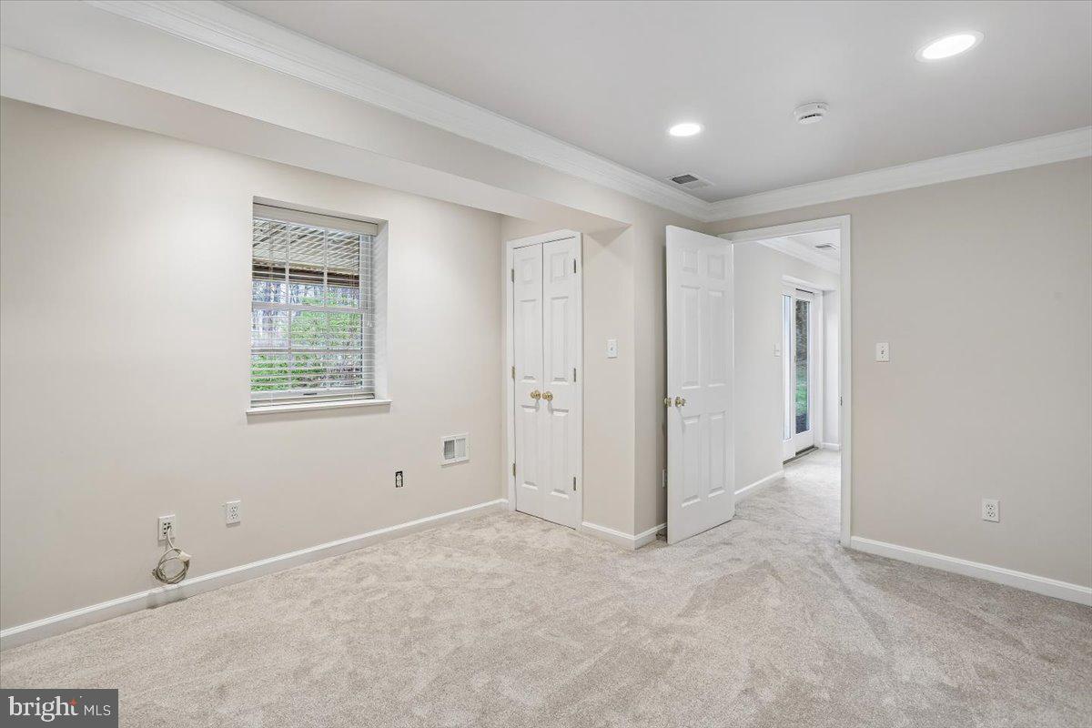 WILLIAMSBURG VILLAGE - Residential