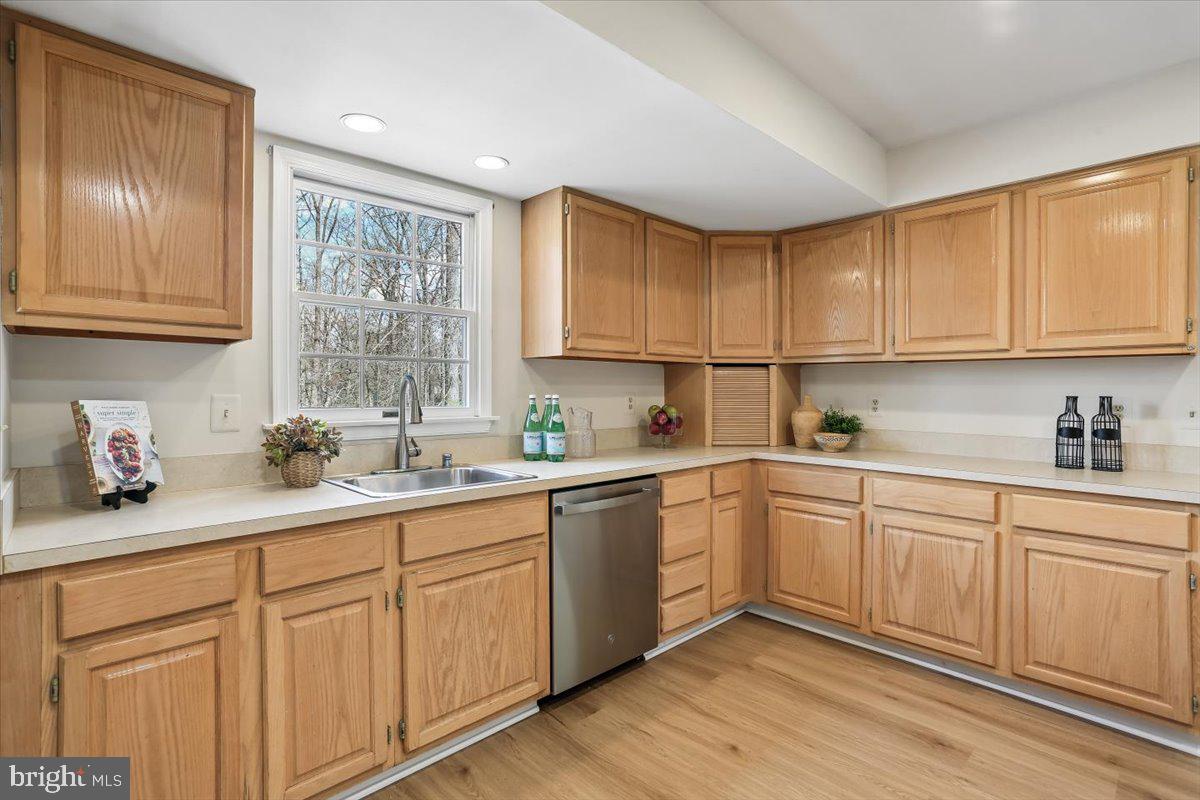 WILLIAMSBURG VILLAGE - Residential