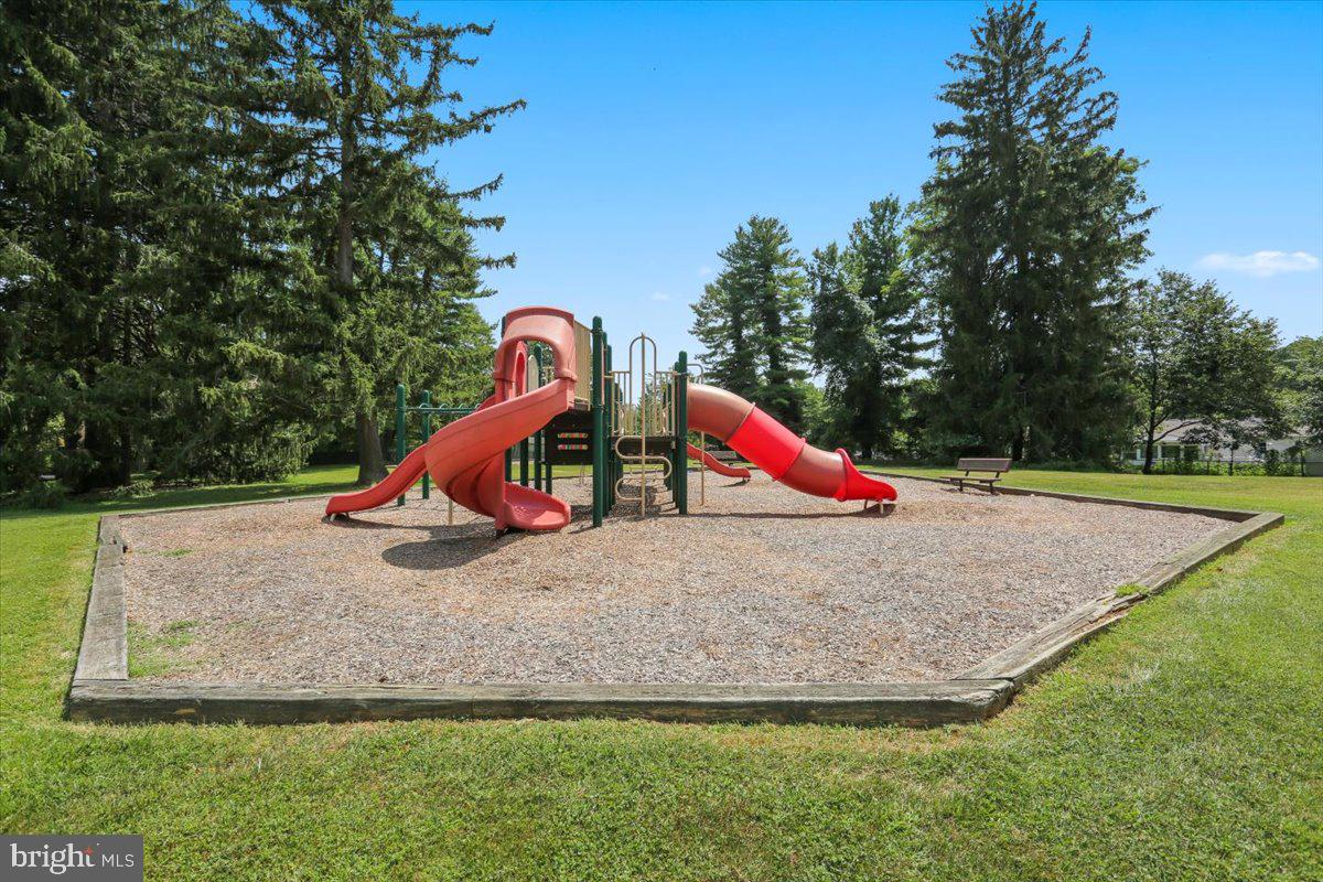 WILLIAMSBURG VILLAGE - Residential