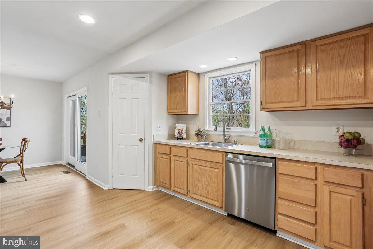 WILLIAMSBURG VILLAGE - Residential