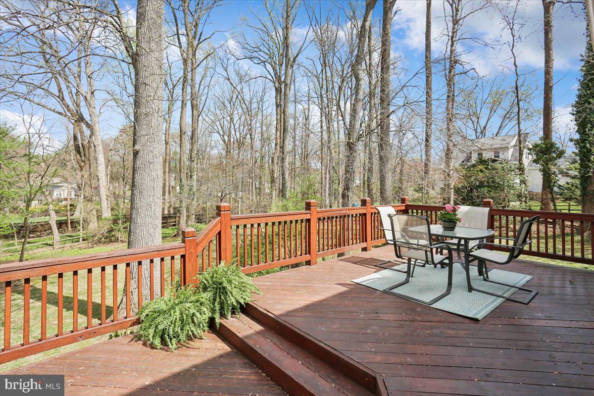 WILLIAMSBURG VILLAGE - Residential