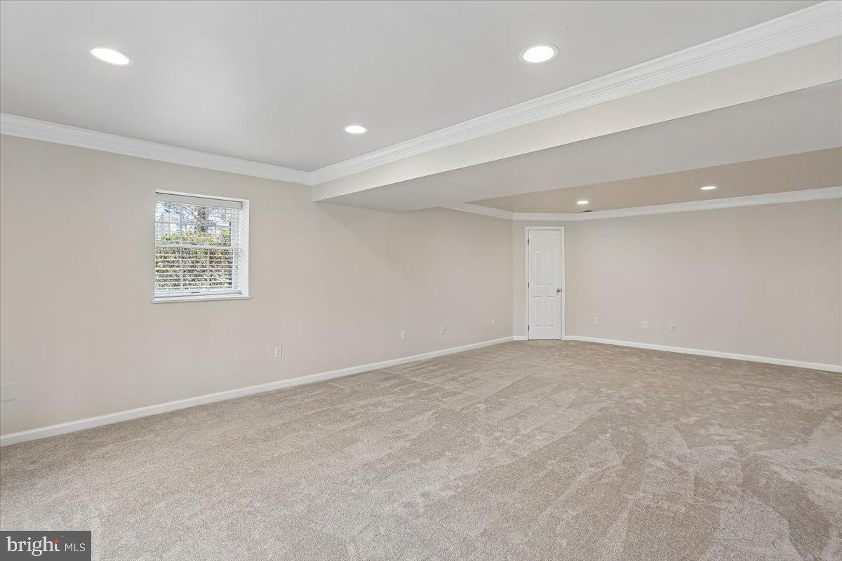 WILLIAMSBURG VILLAGE - Residential