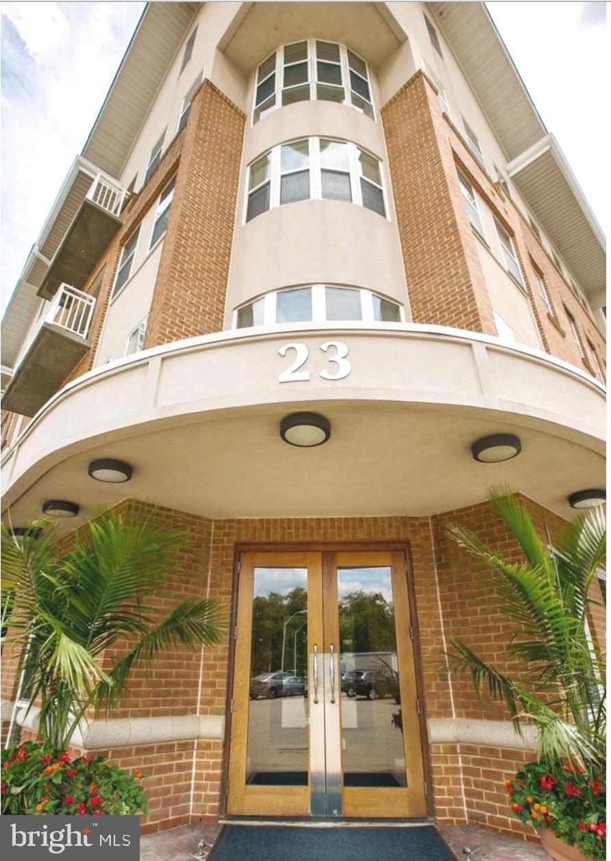 Discover this luxurious top-floor condo, where you will awaken to breathtaking sunlight from your room. Enjoy the evening with panoramic water views that offer an ideal backdrop for relaxation.
The open-concept and high-ceiling living area seamlessly provide a captivating view.
brand new HVAC 2024 , Water heater 2024 ,
Secured garage with parking space PO-07 conveniently located near the elevator.
24-hour front desk concierge, surveillance, elevator, outdoor pool, fitness center, meeting room, and more amenities await your discovery.
Situated close to the Inner Harbor and major routes, this property offers easy access to the city’s attractions. Enjoy evening strolls along the waterfront.