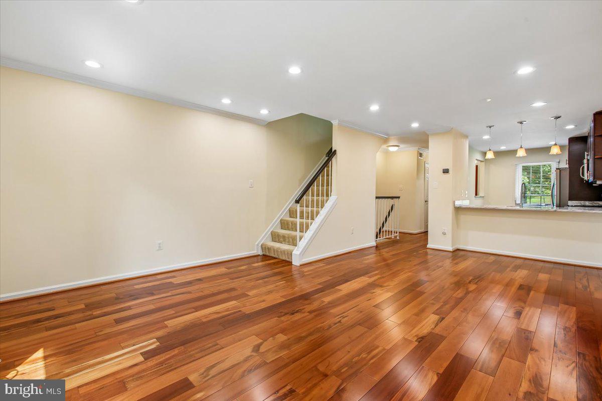 8562 SPRINGFIELD OAKS DRIVE