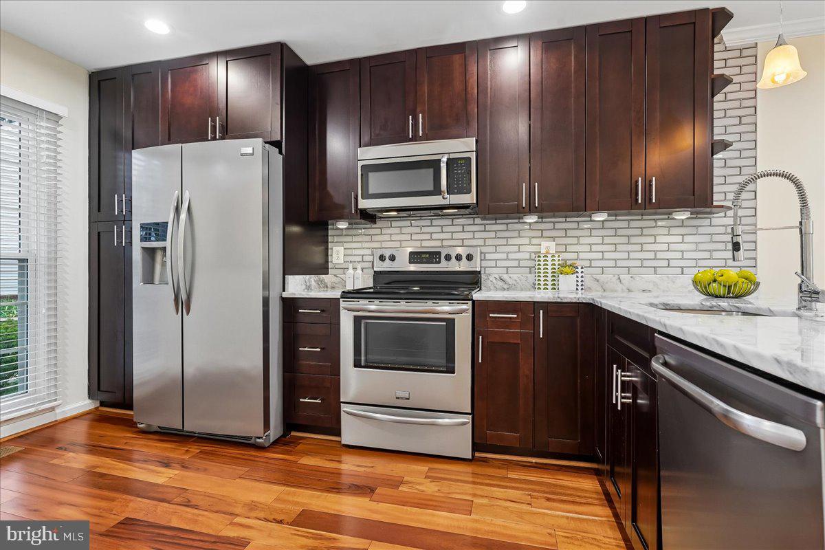 8562 SPRINGFIELD OAKS DRIVE