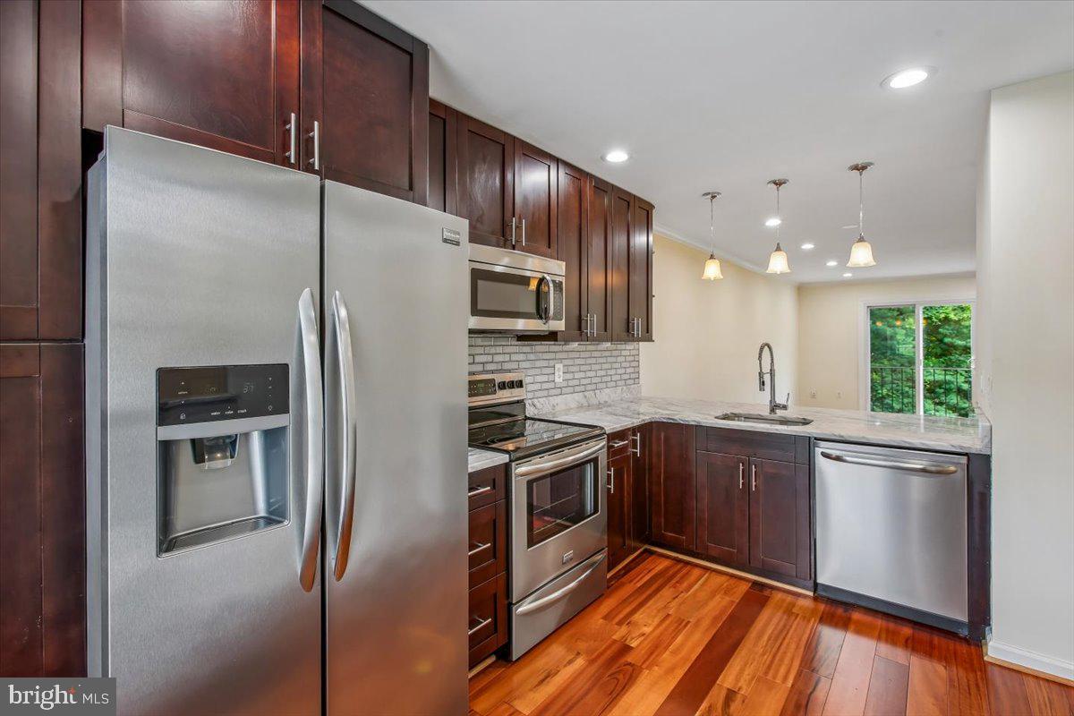 8562 SPRINGFIELD OAKS DRIVE