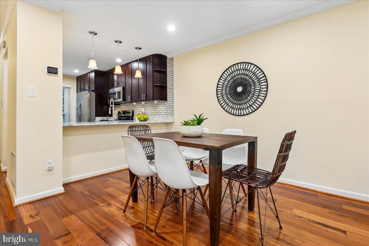 8562 SPRINGFIELD OAKS DRIVE