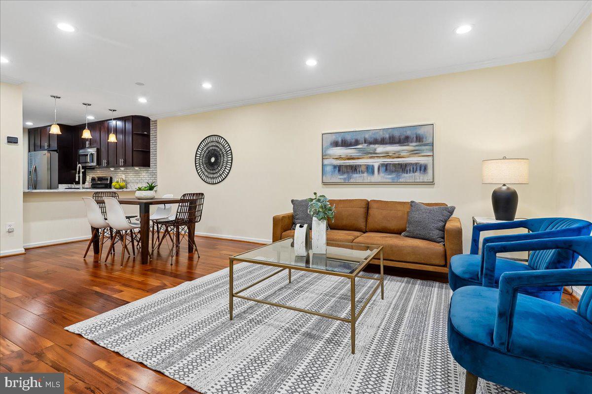 8562 SPRINGFIELD OAKS DRIVE