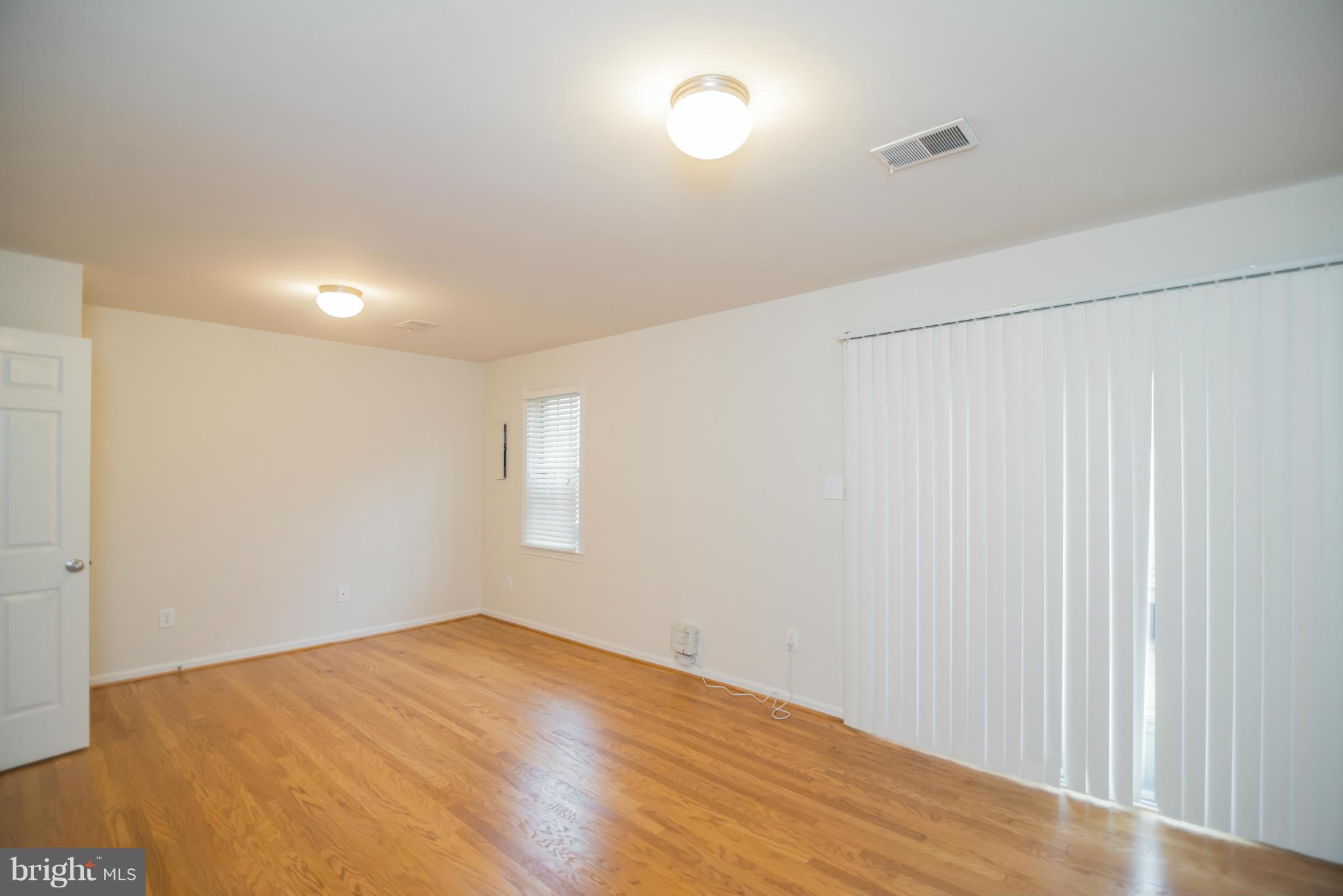 VERNON SQUARE - Residential