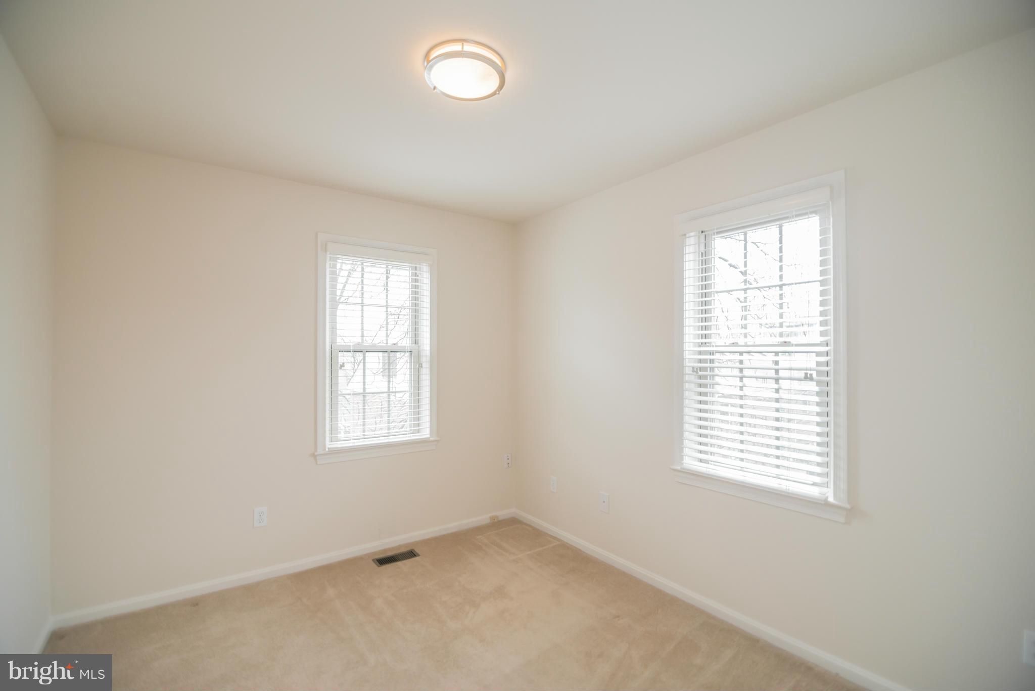 VERNON SQUARE - Residential