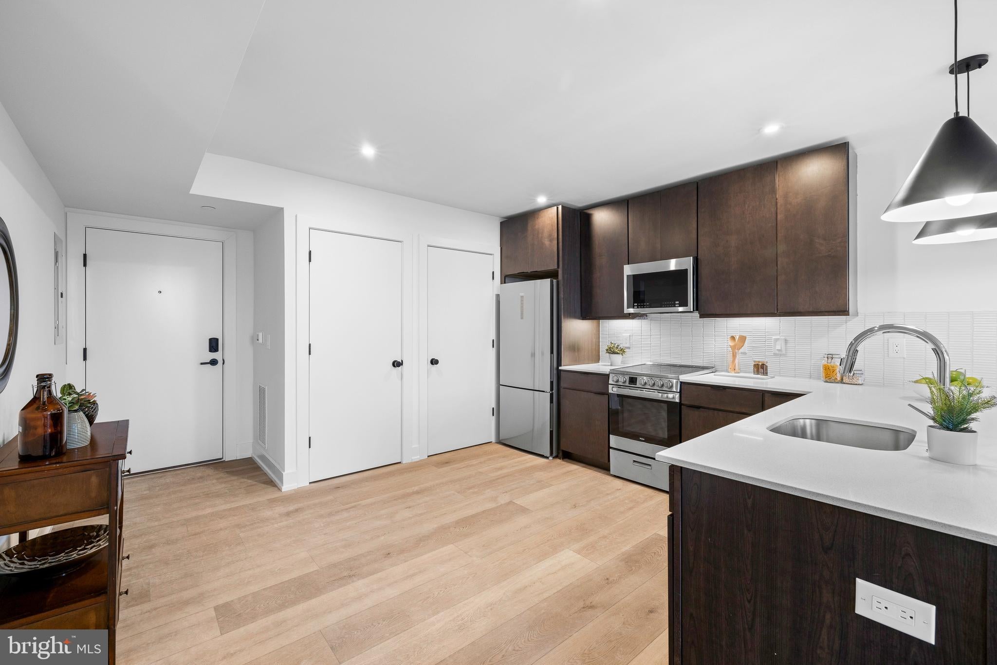 5200 CHESTER AVENUE 10 202
