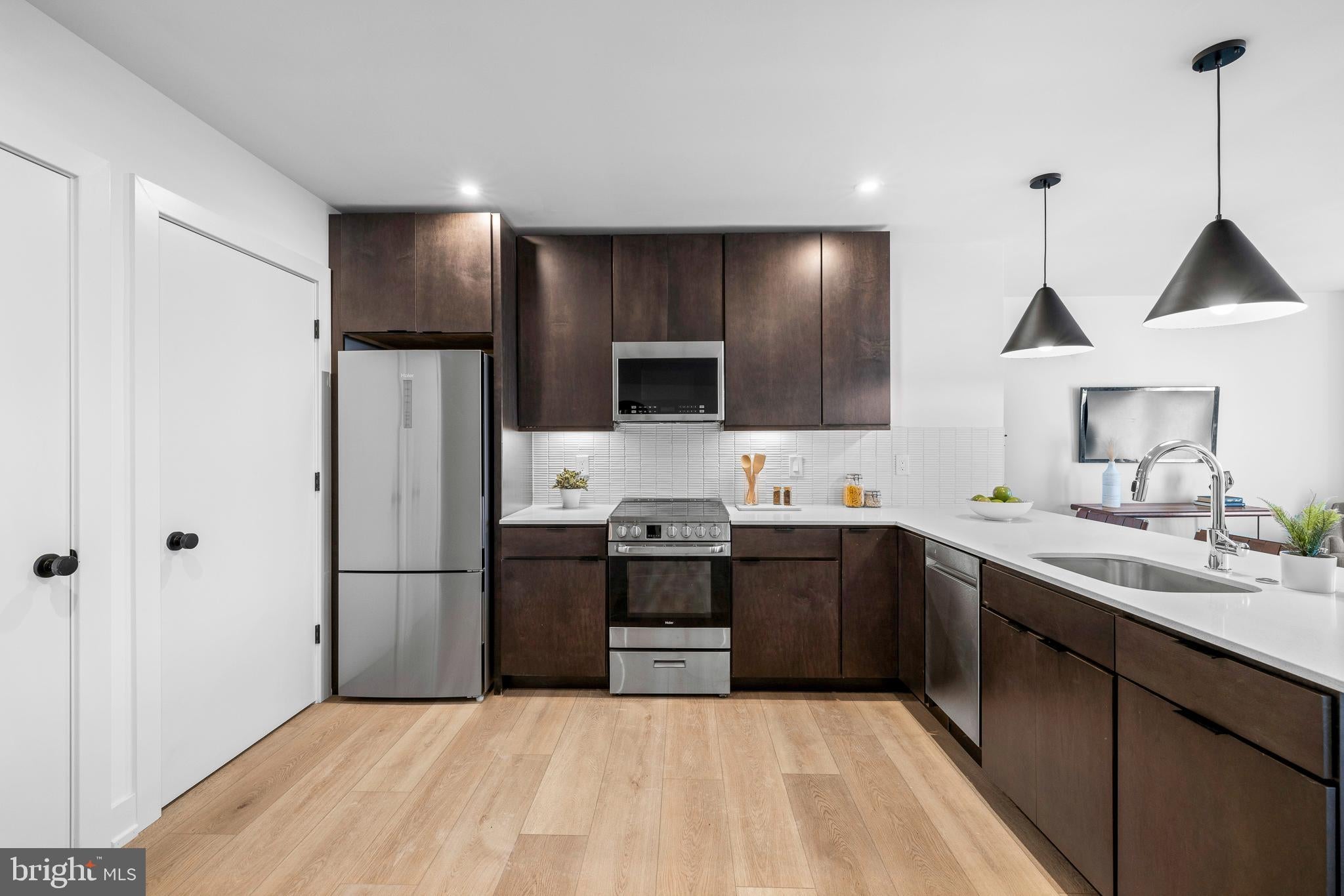 5200 CHESTER AVENUE 10 202