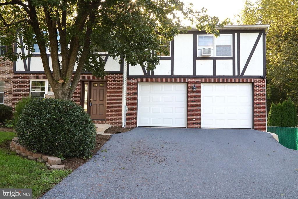 Photo of 1051 Tom Paine Drive, LANCASTER, PA 17603 (MLS # PALA2077428)