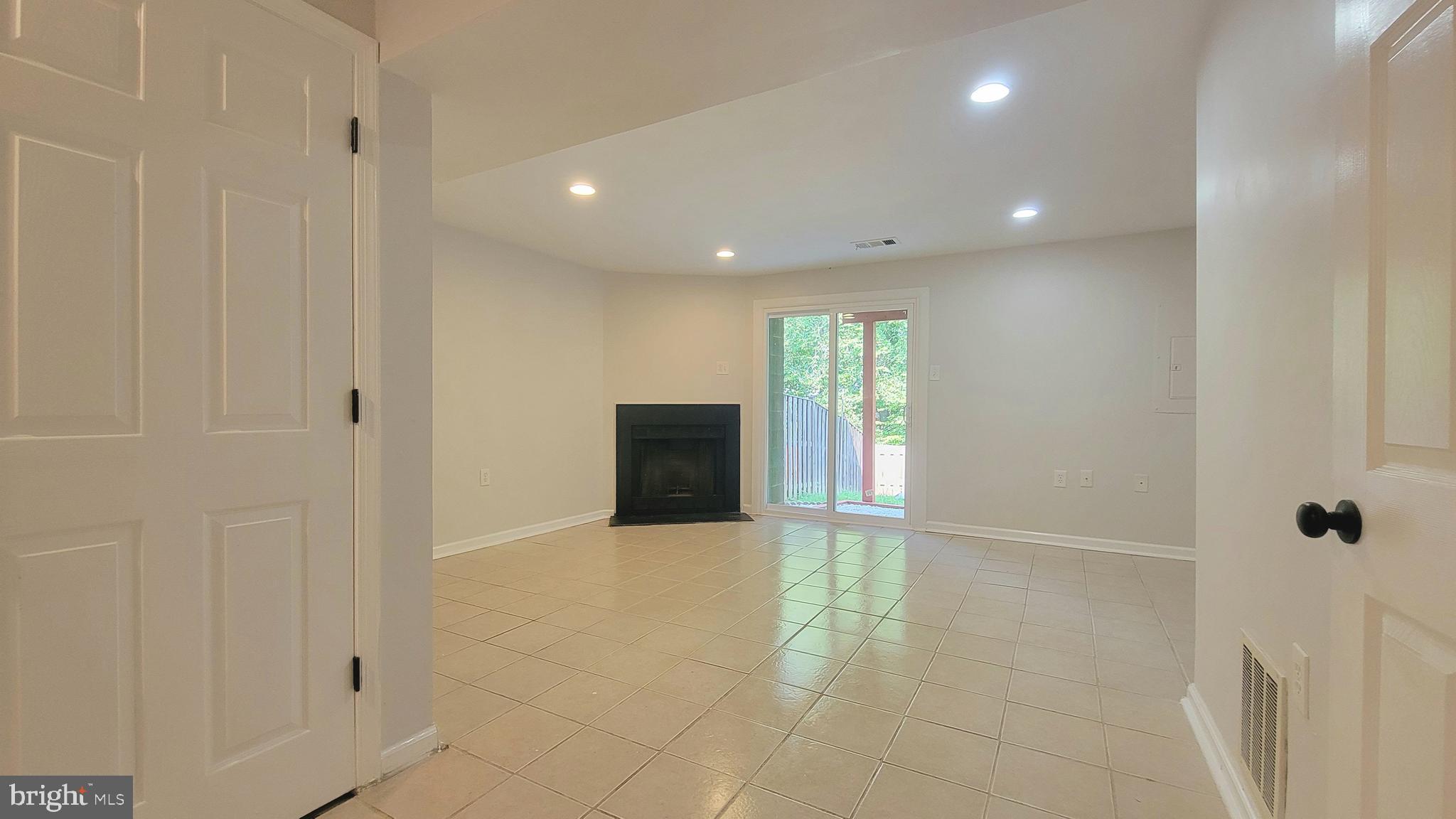 LAKE RIDGE - Residential Lease