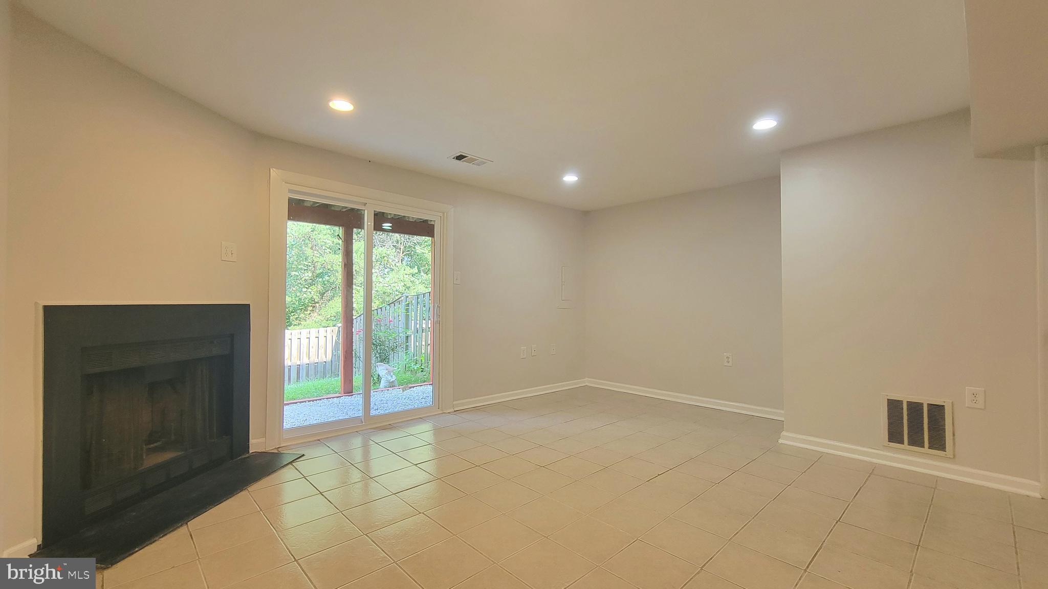 LAKE RIDGE - Residential Lease