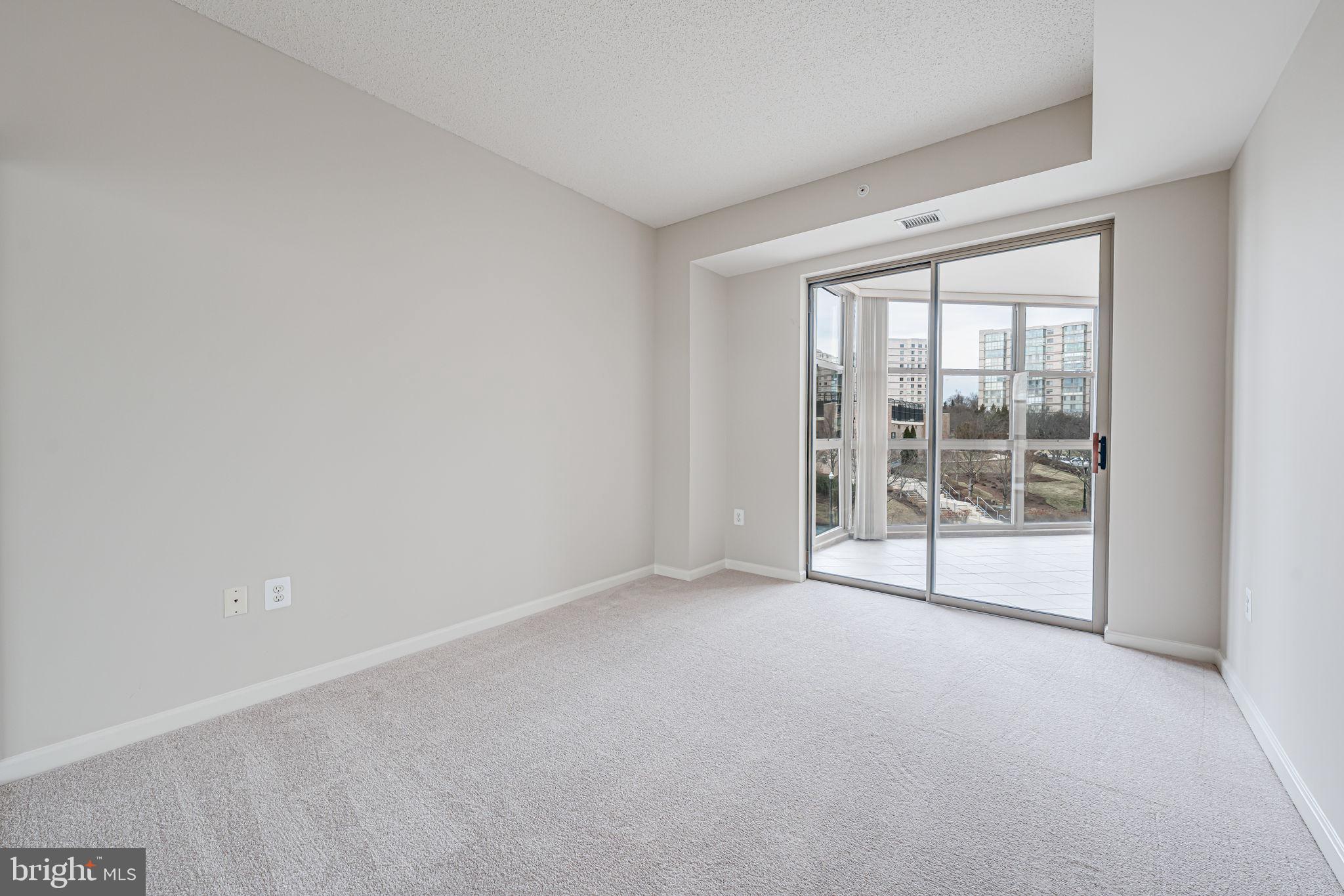 LANSDOWNE WOODS LEISURE WORLD - Residential