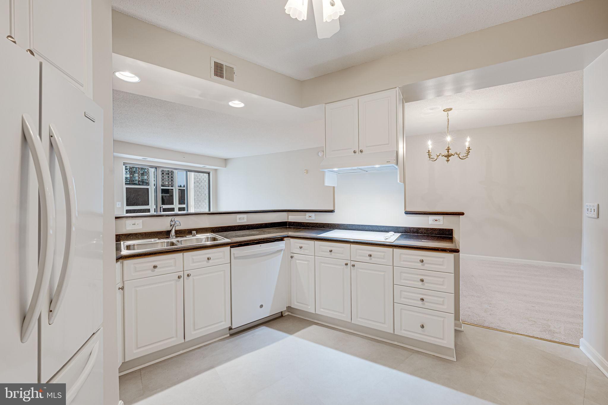 LANSDOWNE WOODS LEISURE WORLD - Residential