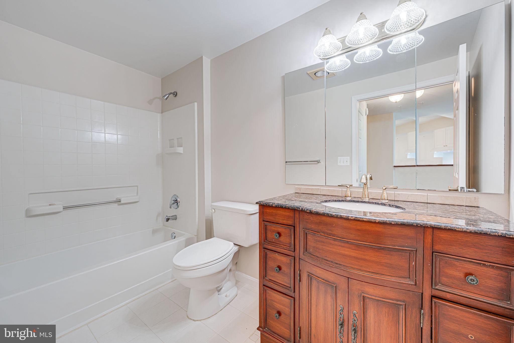 LANSDOWNE WOODS LEISURE WORLD - Residential