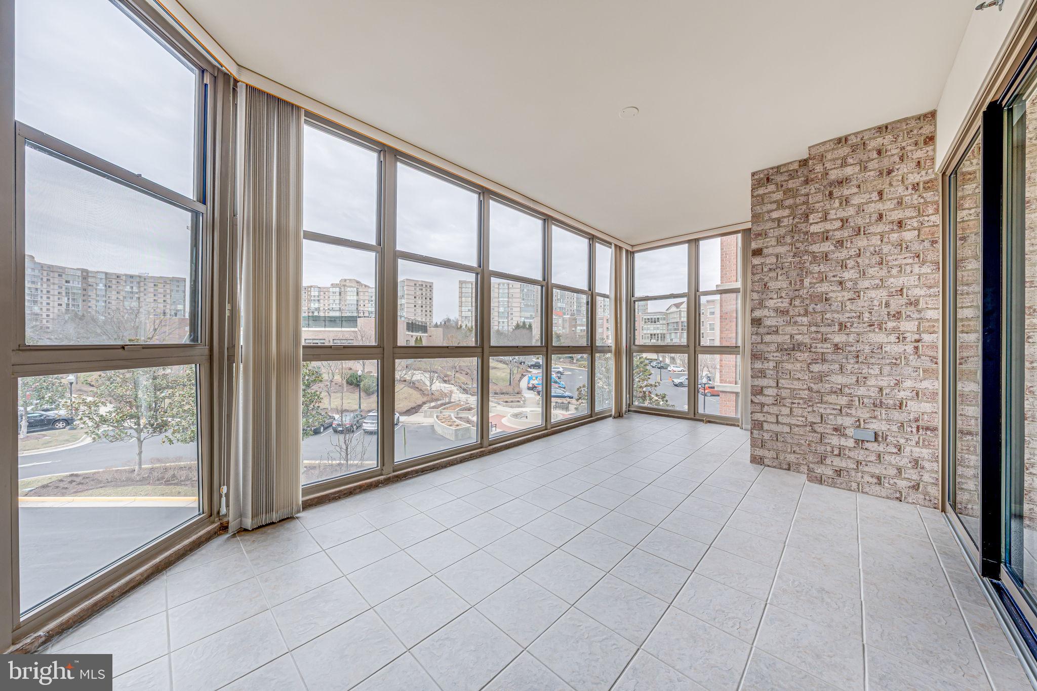 LANSDOWNE WOODS LEISURE WORLD - Residential