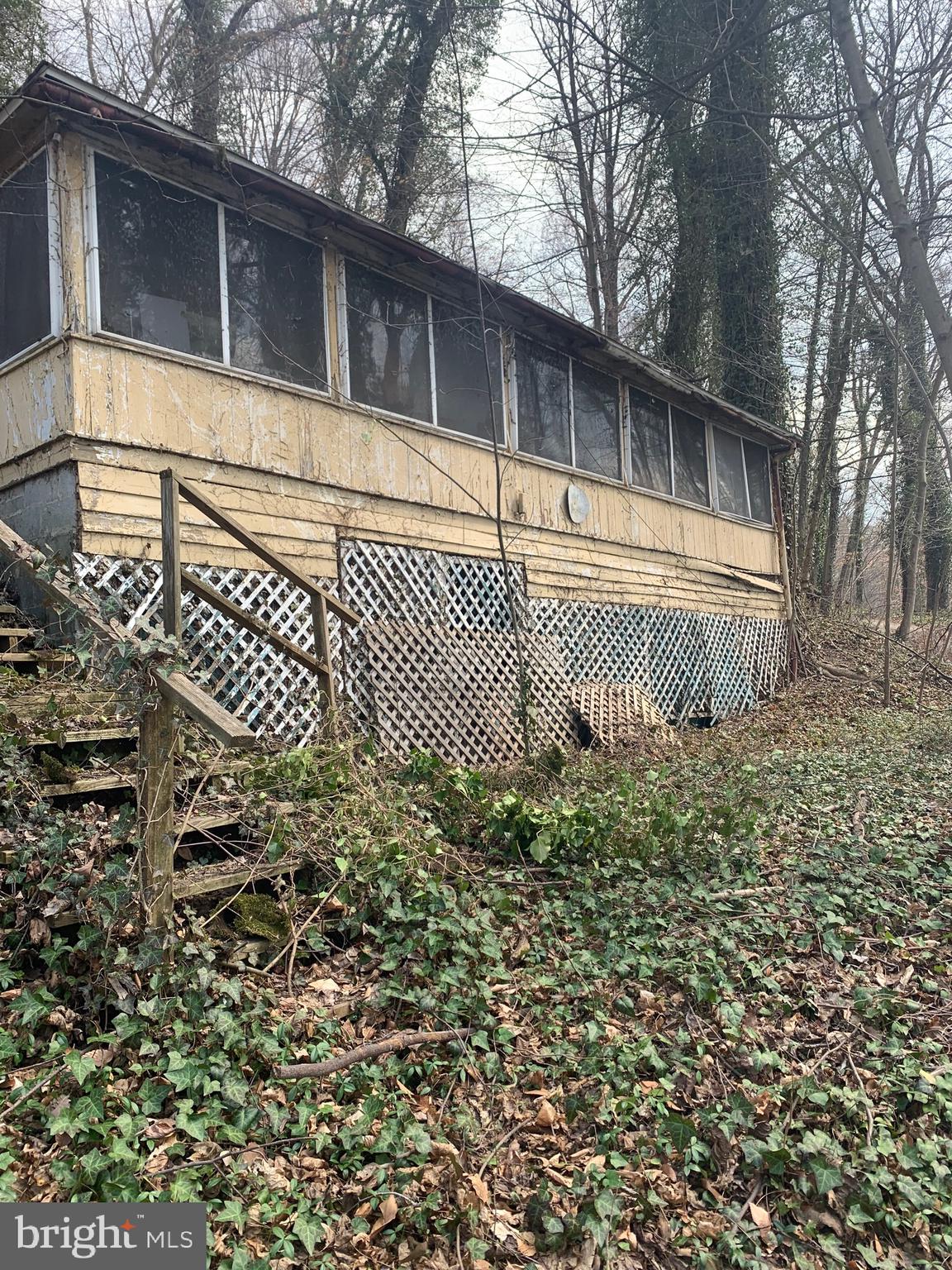 603 W POPLAR LANE