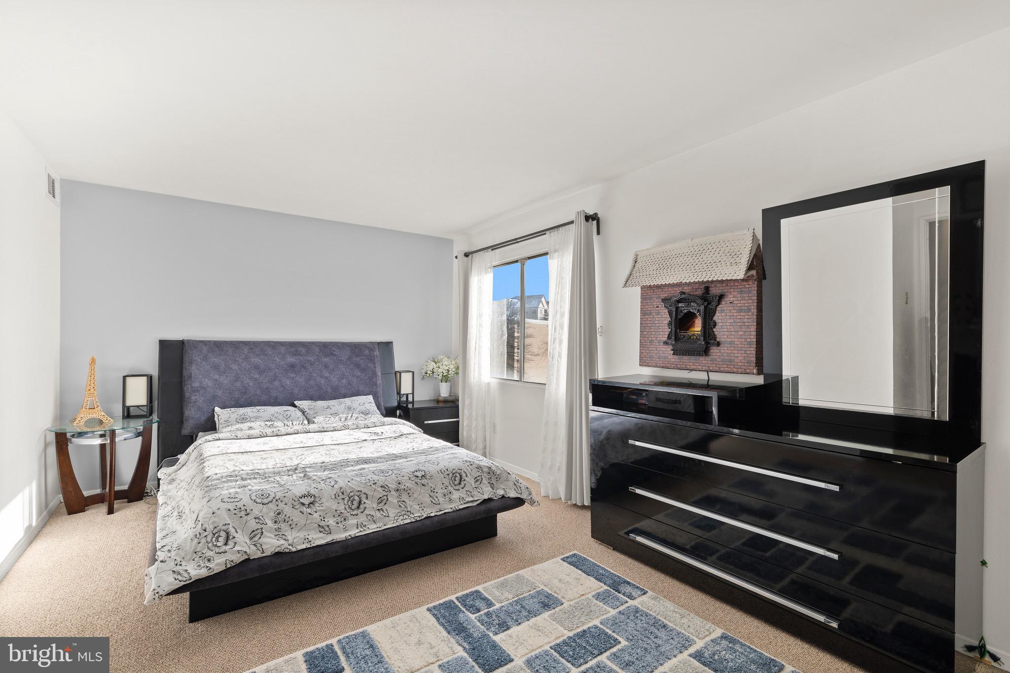 YORKTOWNE SQUARE - Residential