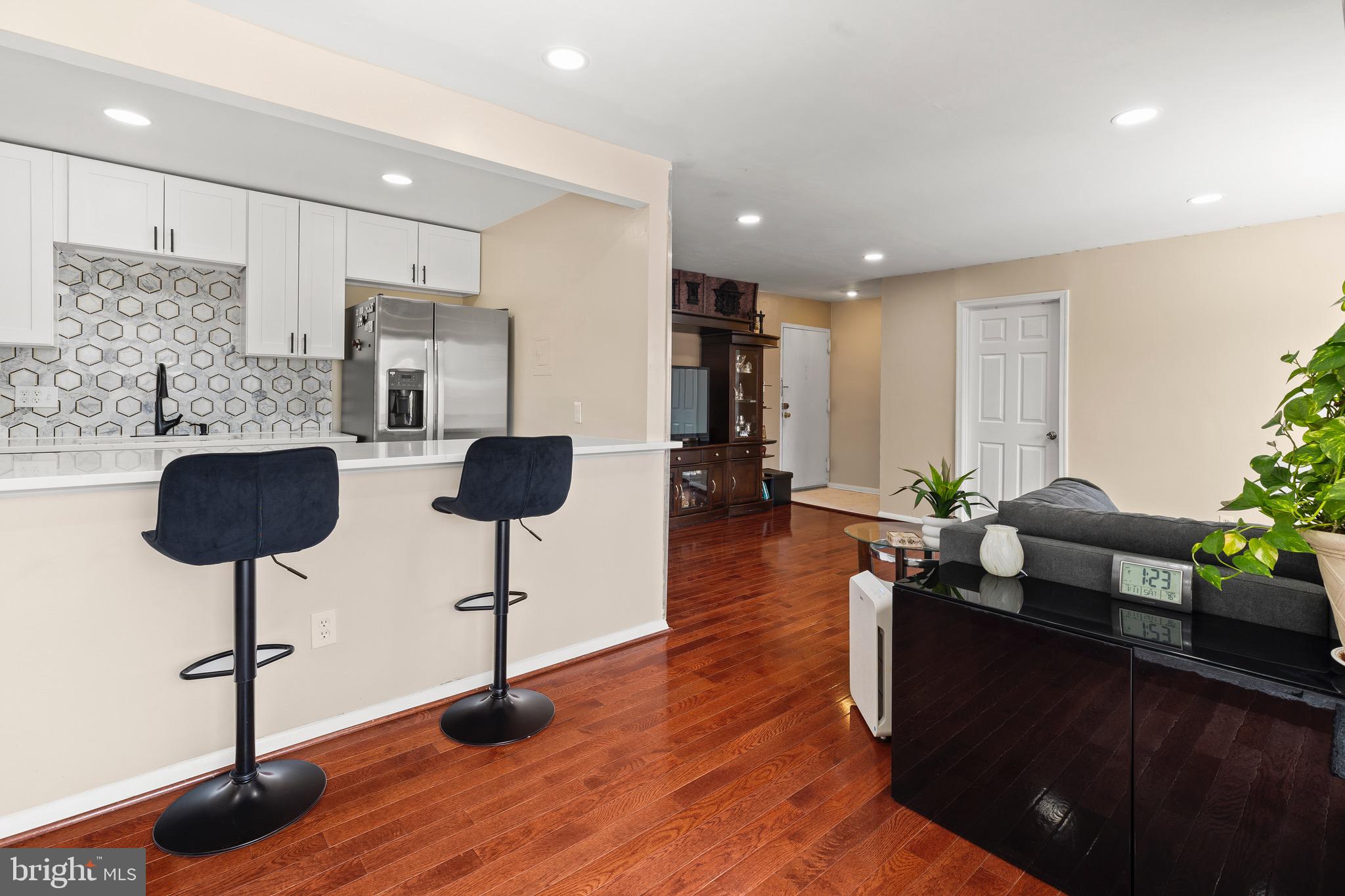 YORKTOWNE SQUARE - Residential