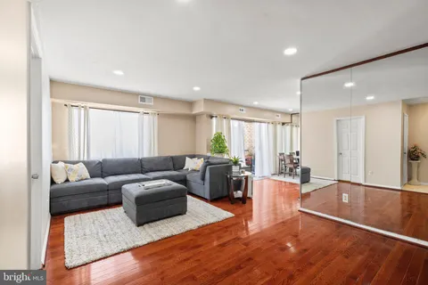 2905 Charing Cross Road Unit 10\/12, Falls Church, VA 22042 - #: VAFX2229080