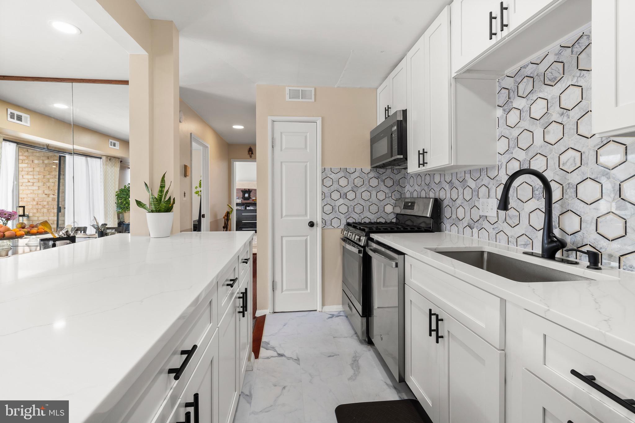 YORKTOWNE SQUARE - Residential