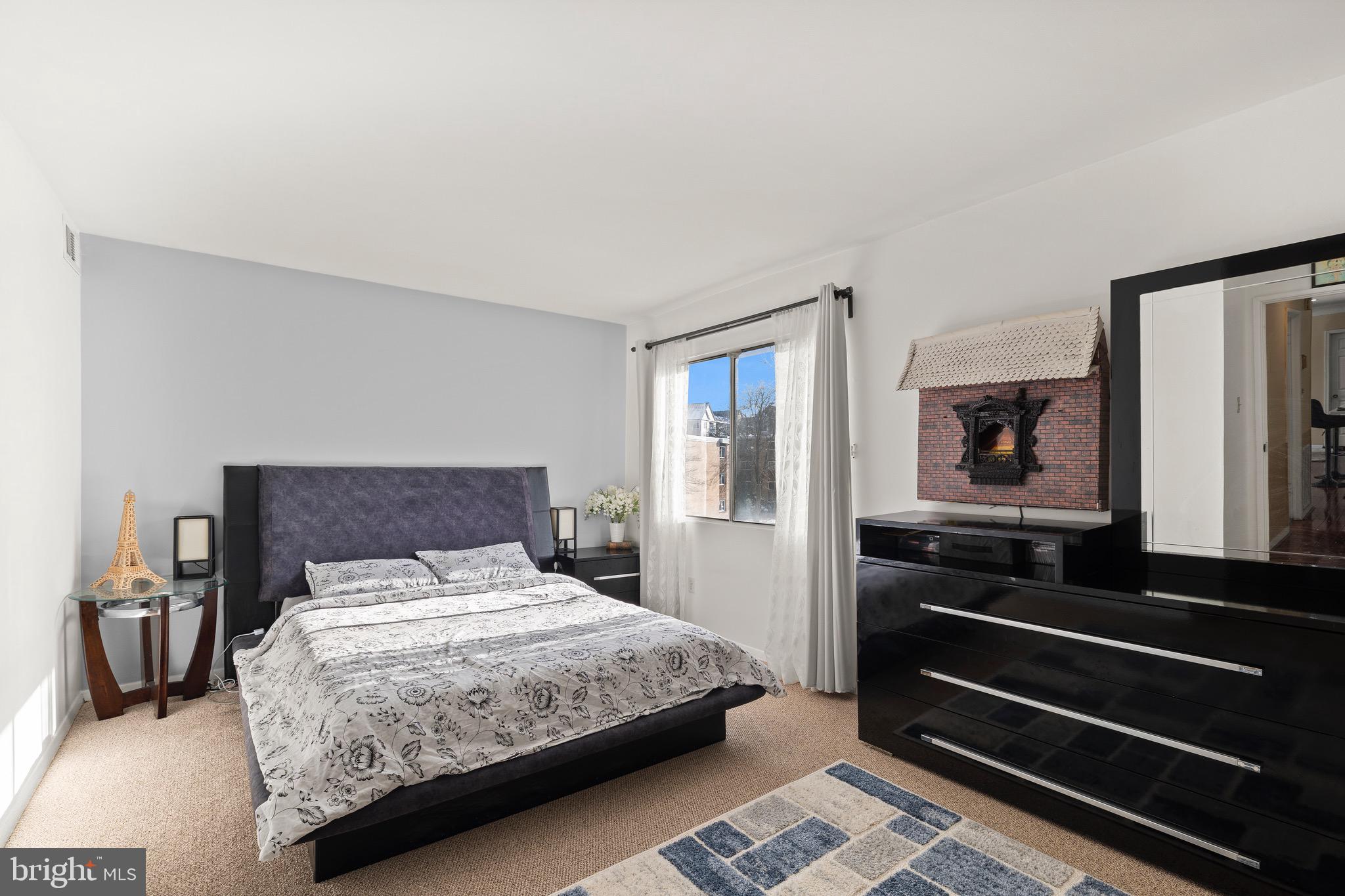 YORKTOWNE SQUARE - Residential