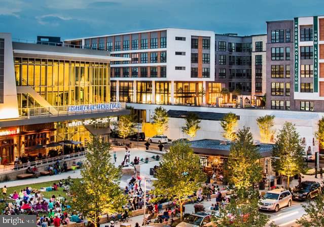 YORKTOWNE SQUARE - Residential