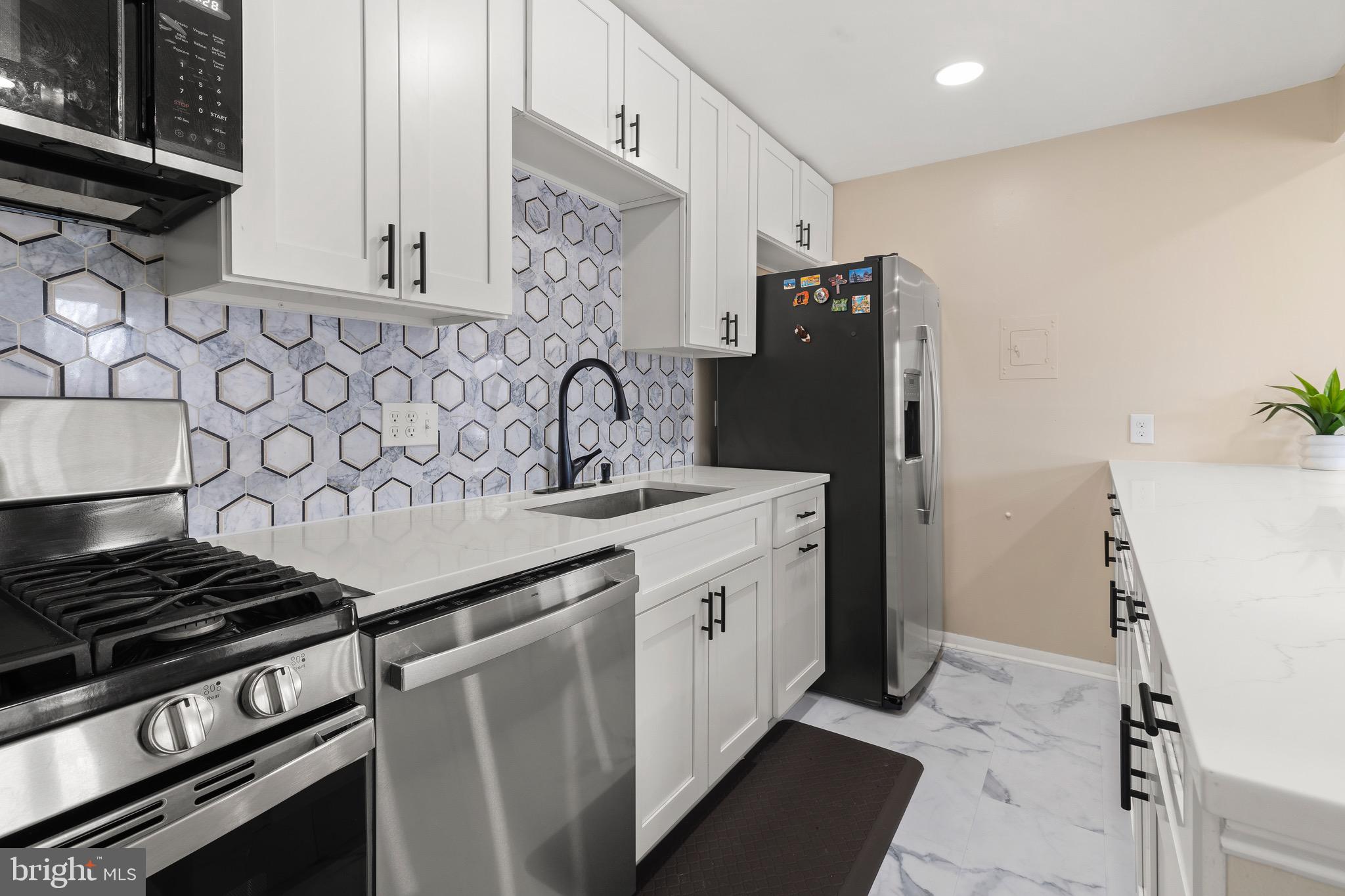 YORKTOWNE SQUARE - Residential