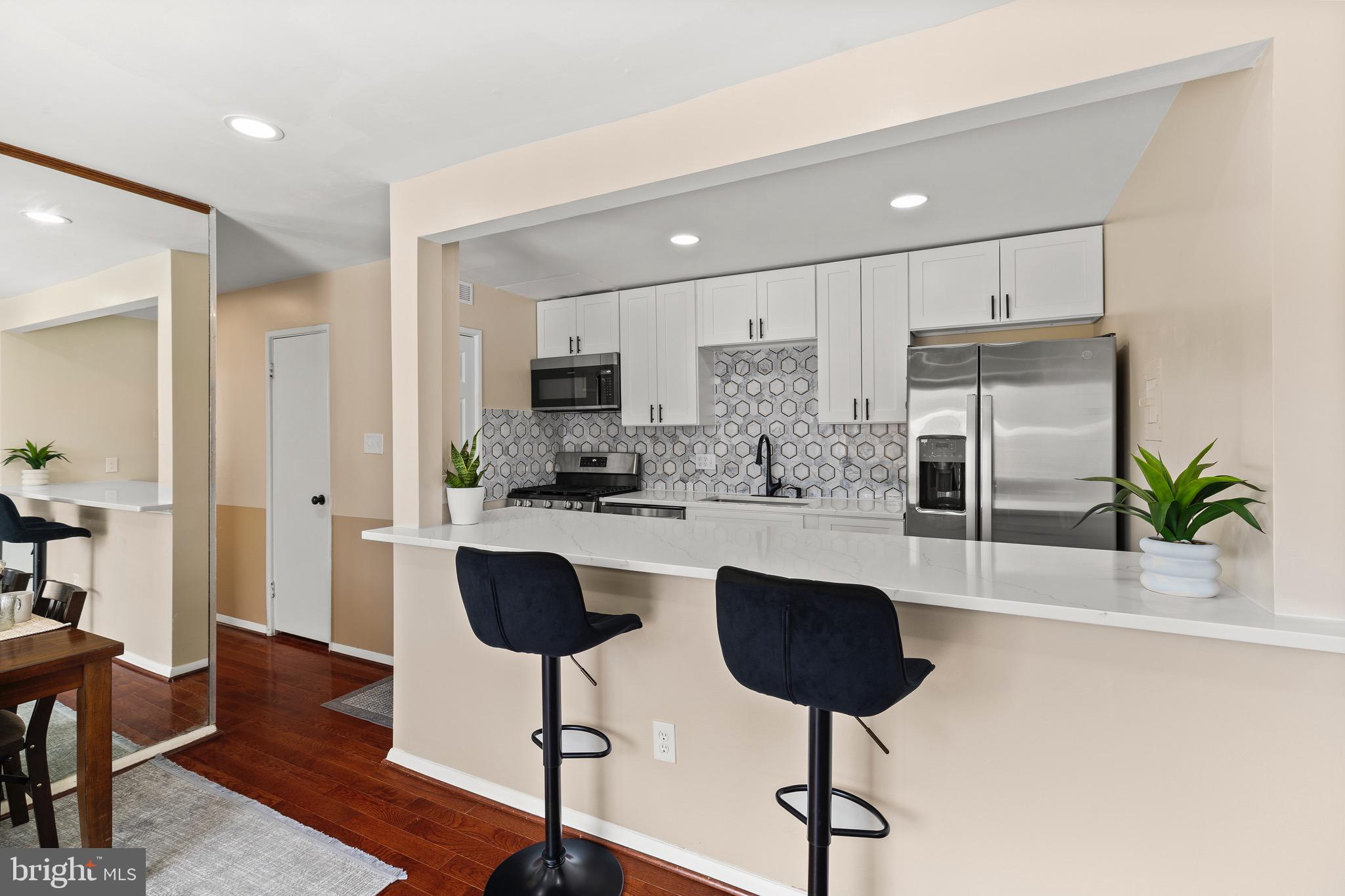 YORKTOWNE SQUARE - Residential