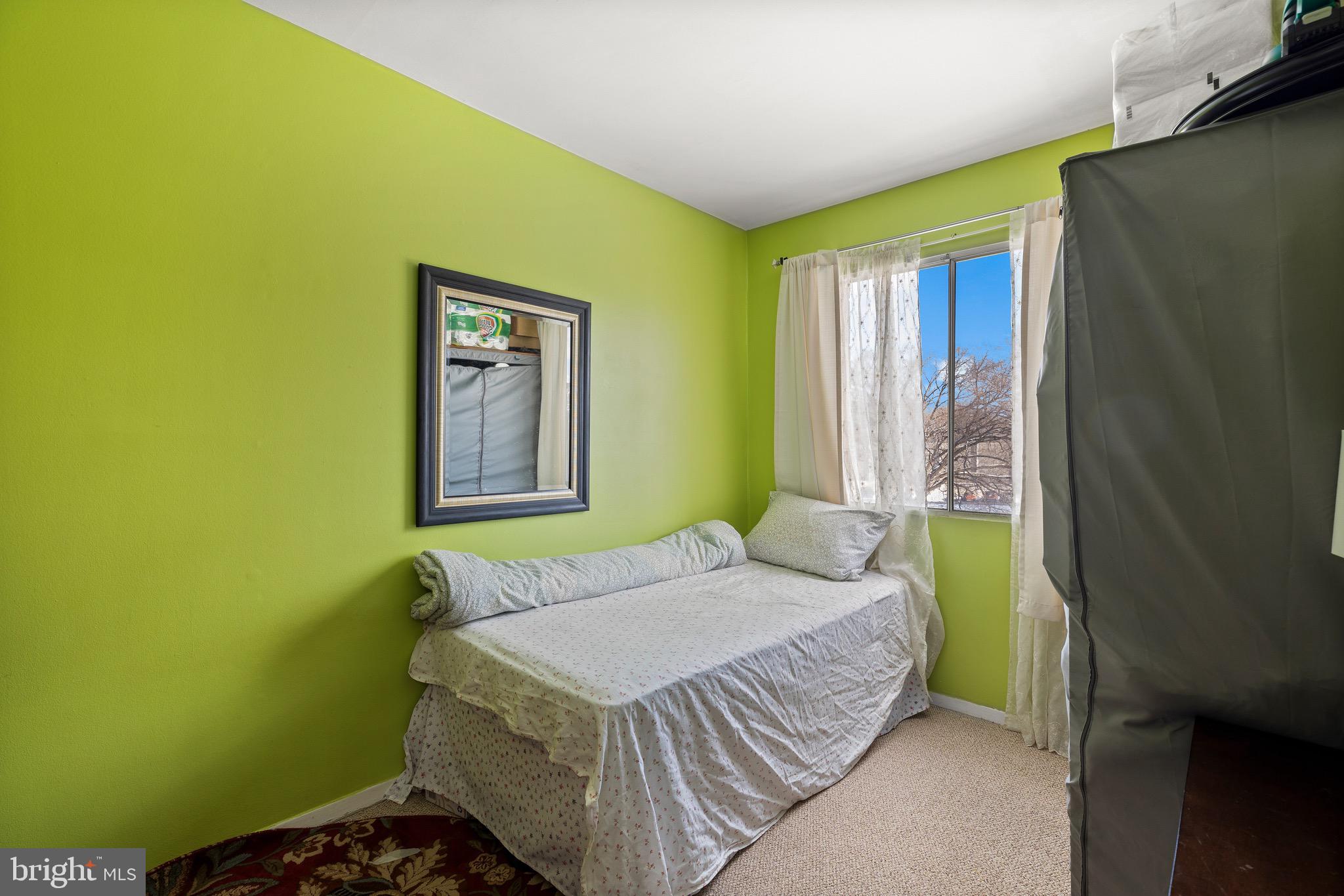 YORKTOWNE SQUARE - Residential