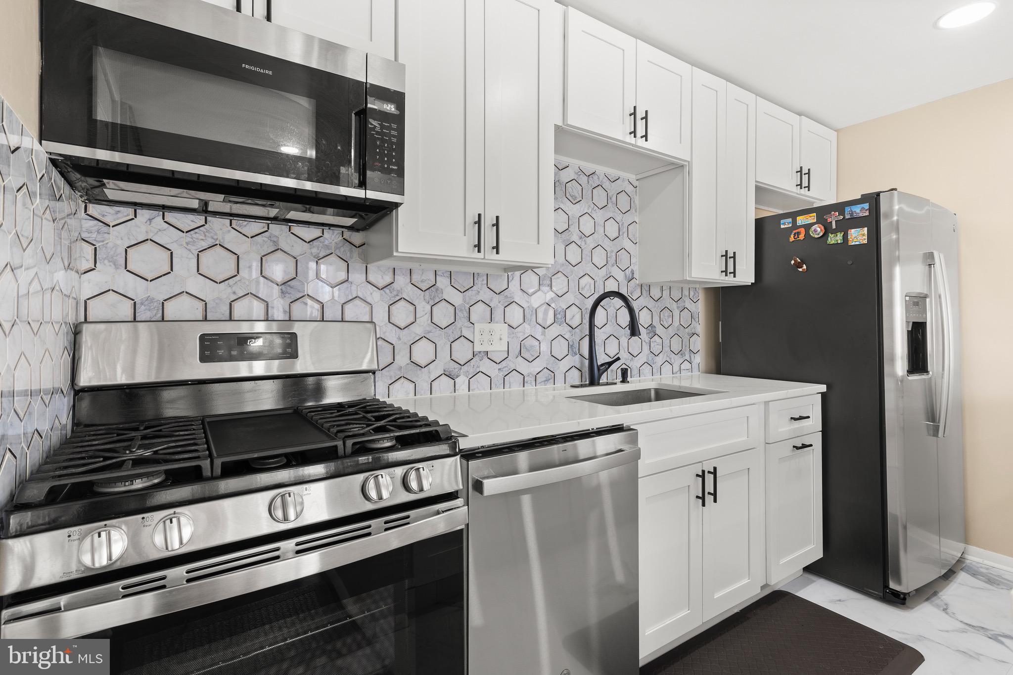 YORKTOWNE SQUARE - Residential