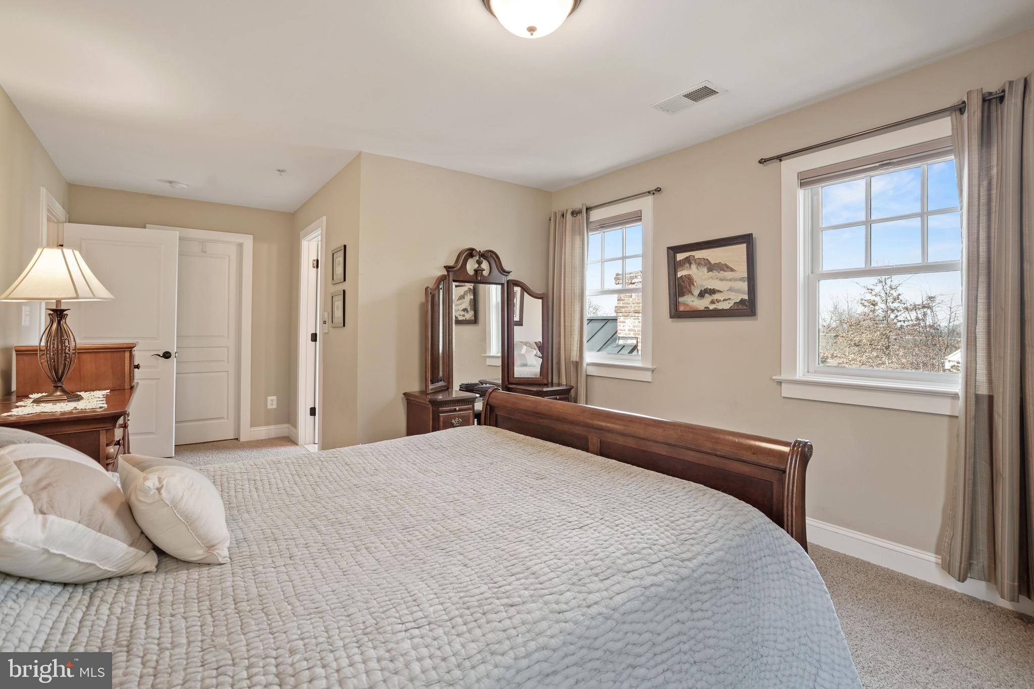 CLARK`S CORNER - Residential