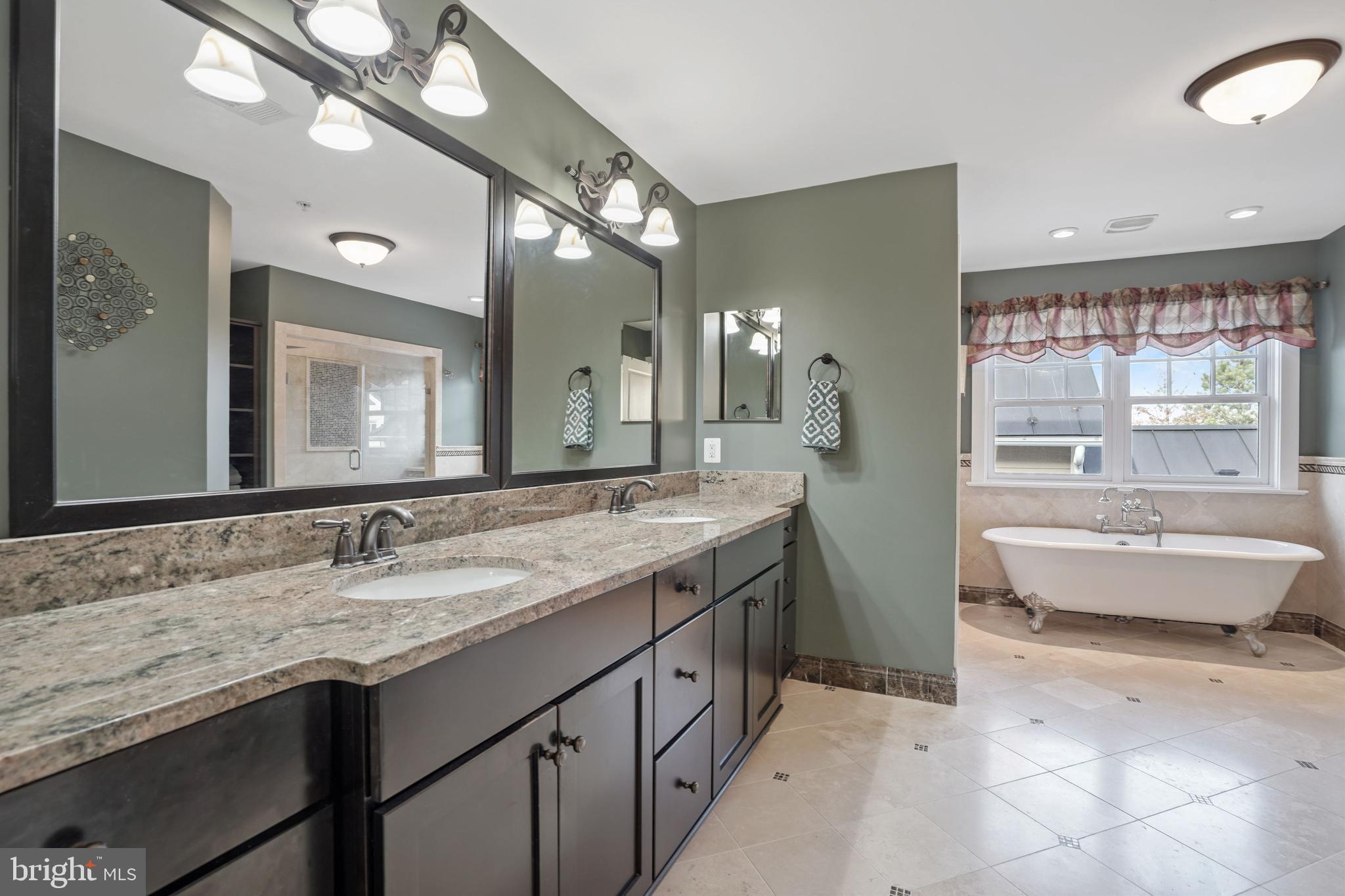 CLARK`S CORNER - Residential